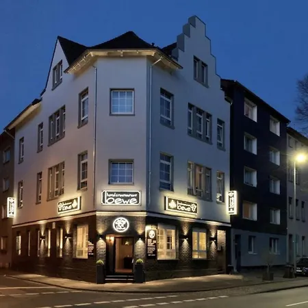 Restaurant Zum Loewen Szálloda 2*