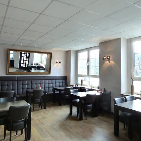 호텔 Restaurant Zum Loewen 2*