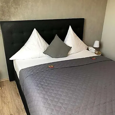 Restaurant Zum Loewen 2* דיסבורג